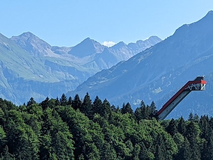 Pixel 6 at 7× zoom.