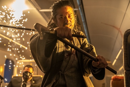Cela aussi fait partie du spectacle : un gangster maniant le katana.