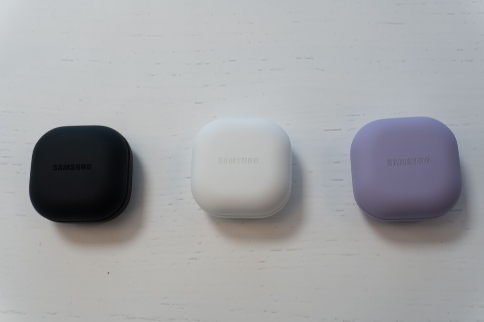 Das minimalistische Ladecase kommt in drei Farben: Graphtie, White und Bora Purple.
