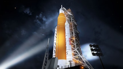 Das Space Launch System ist 98 Meter hoch und wiegt beim Start 2500 Tonnen.