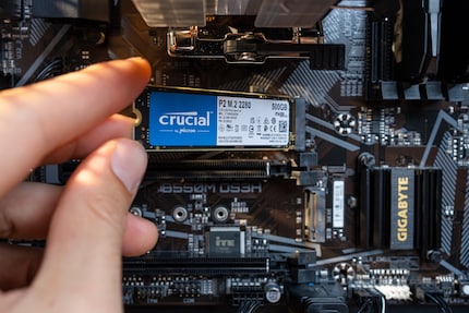 Zufällig erwische ich den richtigen: Die SSD entfaltet ihre volle Leistung im mit «CPU» beschrifteten M.2-Slot.