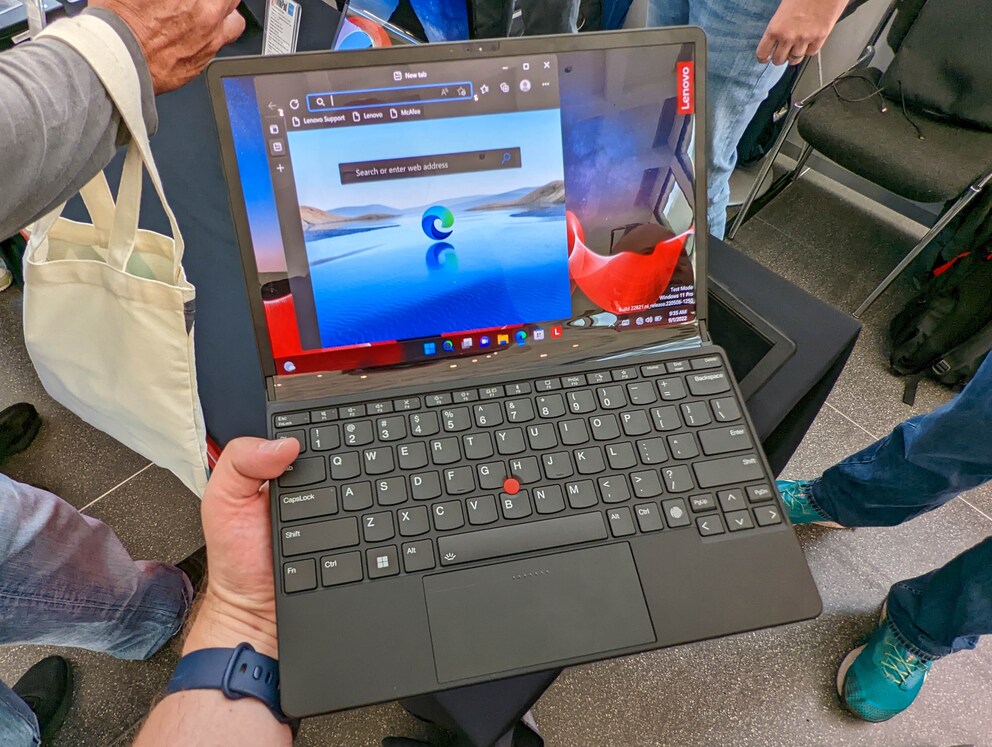 Lenovo Thinkpad X1 Fold Gen 2: Larger display with fewer frames - digitec