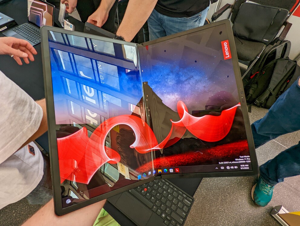 Lenovo Thinkpad X1 Fold Gen 2: Larger display with fewer frames - digitec