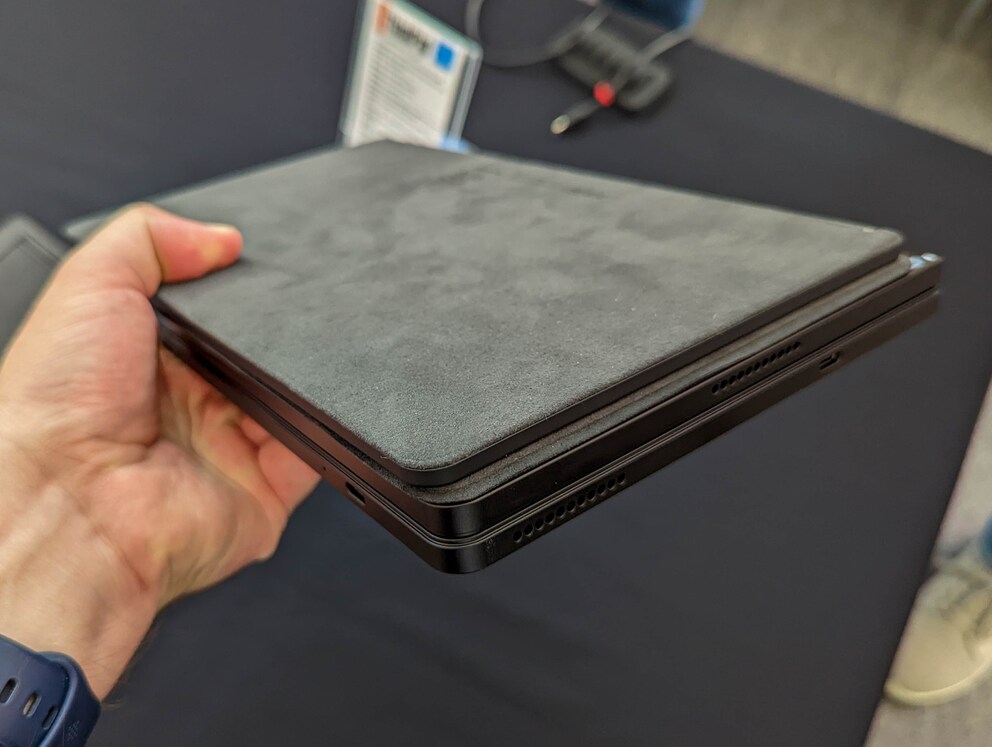 Lenovo Thinkpad X1 Fold Gen 2: Larger display with fewer frames - digitec