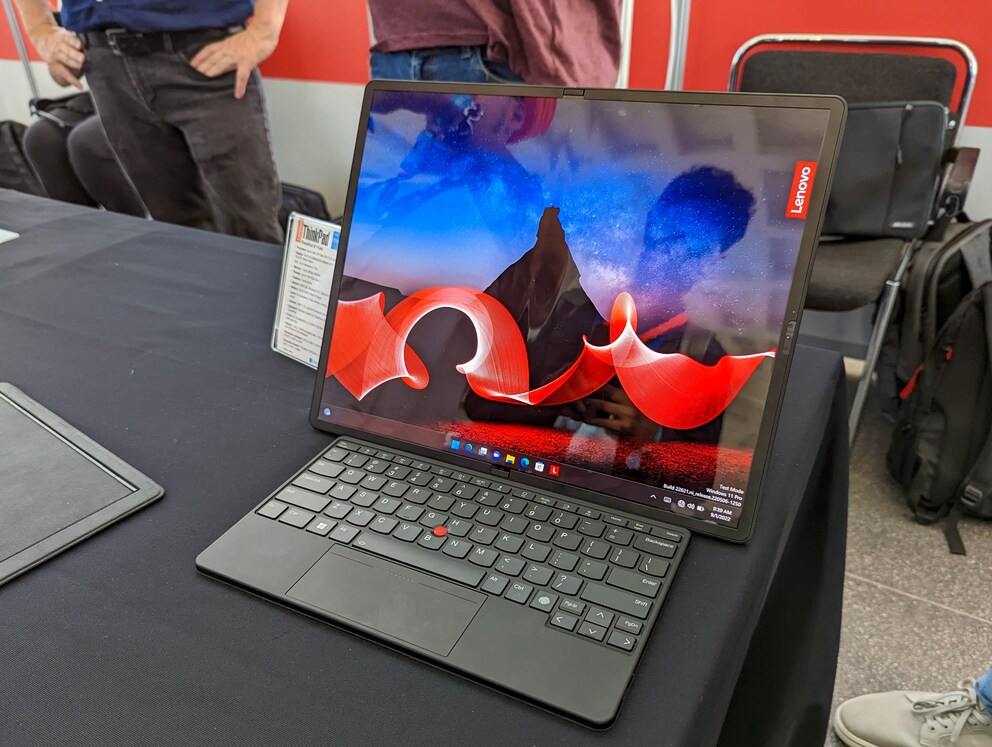Lenovo Thinkpad X1 Fold Gen 2: Larger display with fewer frames - digitec