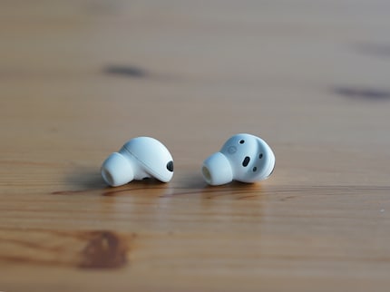 Die True-Wireless-Kopfhörer blenden viel Lärm aus.