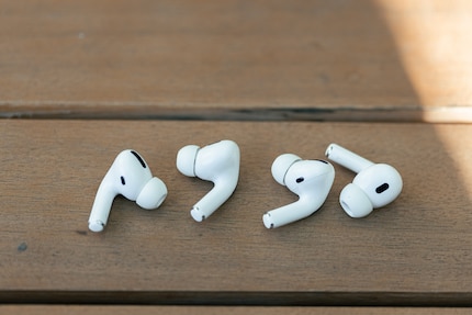 Fast wie ein Suchbild: Welches sind die neuen und welches die alten AirPods?