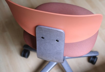 There’s nothing to fiddle around with on the backrest. It’s fixed in position.