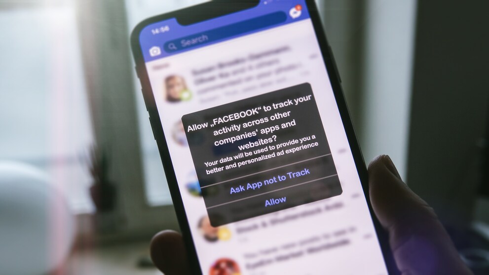 Plus de 80 % des utilisateurs ne veulent pas être tracés et refusent le suivi dans l'appli iOS de Facebook.
