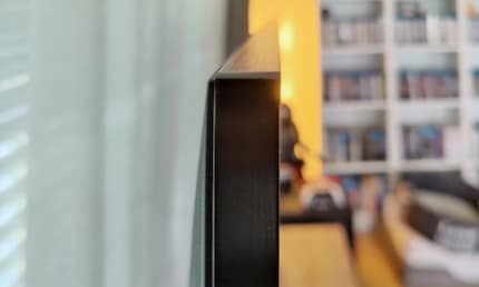 Der Rahmen des C93 ist nur etwa 2,5 Zentimeter dick. Dazu kommt eine weitere Wölbung für die Hardware.