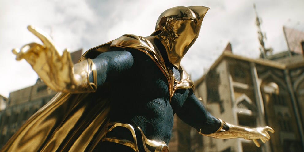 Pierce Brosnan portait en fait une combinaison de motion capture pour incarner le Dr Fate.