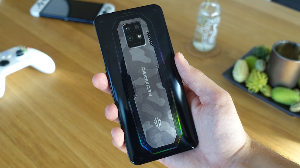 Despite the techy aesthetics, the Nubia gaming phone is also a good business phone.