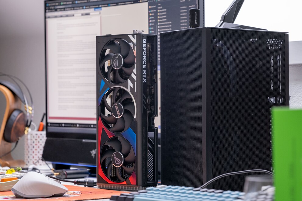 Nel case del mio Mini-ITX la ROG Strix GeForce RTX 4090 OC non ci starebbe.