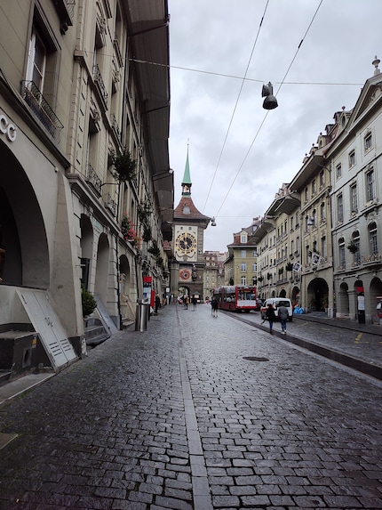 Die Hauptkamera macht bei automatischer Einstellung ein schönes Abbild des Zytgloggenturms in Bern.