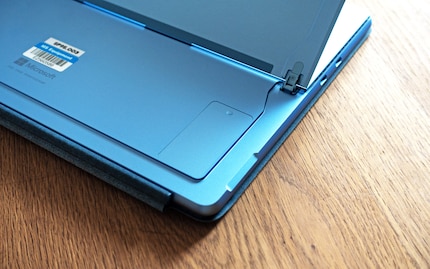 Unter dem Standfuss verbirgt sich ein direkter Zugang zur SSD.