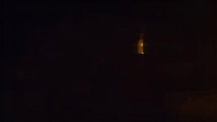 Der Spiegel-Test: Die Reflexion der Lampe ist in LGs G2 gut zu sehen.