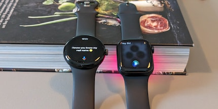 Entrambi gli orologi possono essere controllati con un assistente vocale.