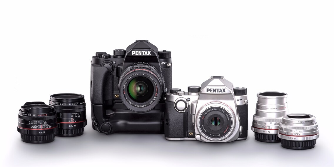 Die kompakte Pentax KP gibts in Schwarz oder Silber.
