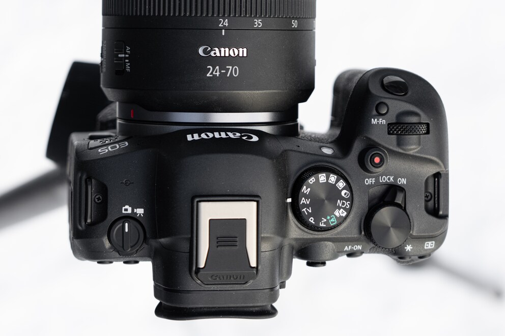 Gut: Der Video-/Foto-Switch links. Schlecht: Der Record-Button rechts hat keinen Druckpunkt.