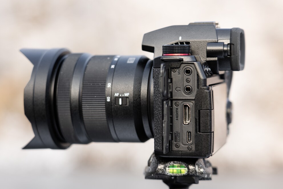 Canon, siehst du das? Ein HDMI-Anschluss in voller Grösse. So muss das sein.