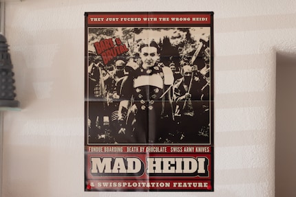 Nell'appartamento di Chris ci sono diversi oggetti dei fan di «Mad Heidi».