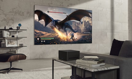 Unten im Bild: Die Zero Connect Box, die Video- und Audiosignale aus angeschlossenen Geräten an den Fernseher streamt.