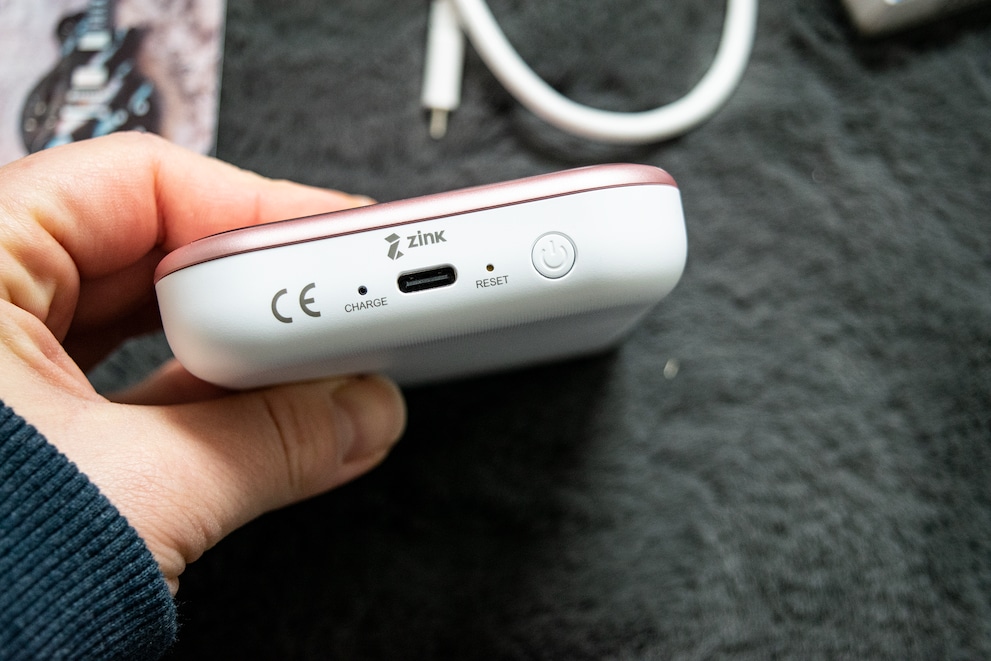 Il dispositivo si ricarica rapidamente tramite connessione USB-C.