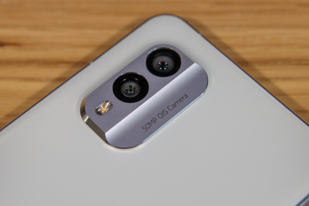 Zwei Kameras reichen dem Nokia X30.