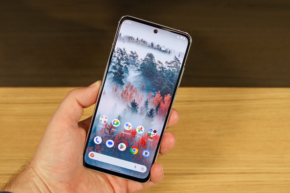 Für heutige Verhältnis hat das Nokia X30 viel Rand um sein Display.