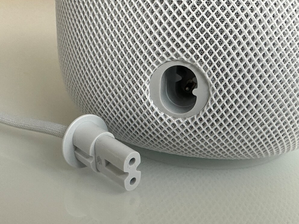 Évidemment, les appareils n’ont pas de prise standard, Apple utilise ses propres câbles d’alimentation.