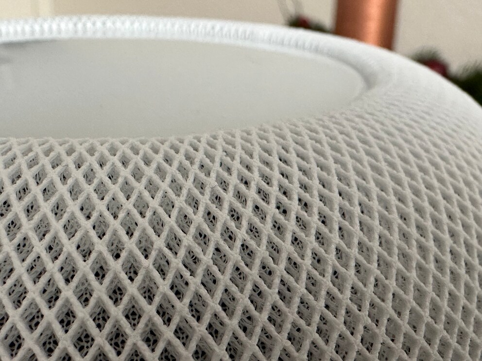Le tissu qui entoure le HomePod forme une structure en nid-d’abeilles.