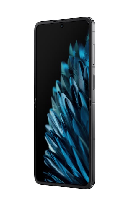 Il Flip ha le dimensioni di uno smartphone standard quando è aperto.