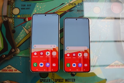 Le Galaxy S23 Plus en comparaison de taille avec le S23.