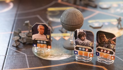 Chewbacca und Luke üben den Aufstand, Colonel Yularen guckt dumm aus der Wäsche