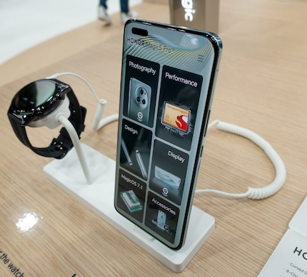 Das Honor Magic 5 Pro kommt mit Augen-schonendem OLED-Display.