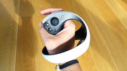 I controller VR2 di Sony offrono più possibilità del controllo gestuale di Apple.