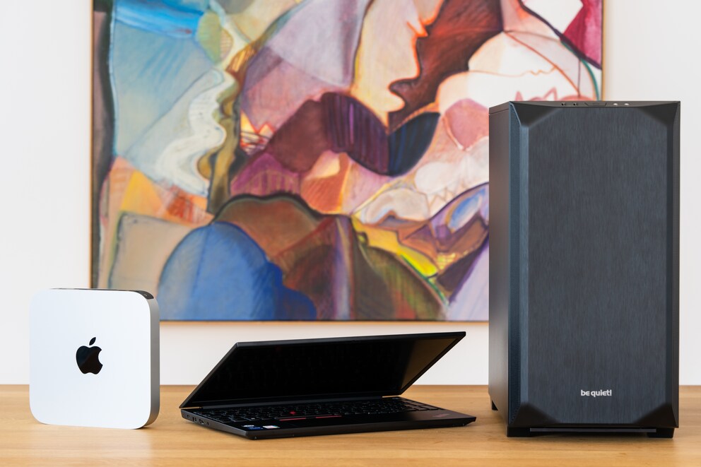 Trois des appareils de test : Mac Mini, Lenovo ThinkPad E15 et un PC fait maison.