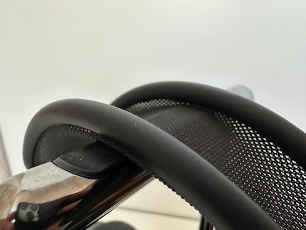 Die Last liegt auf dem Netz des AirPods Max.