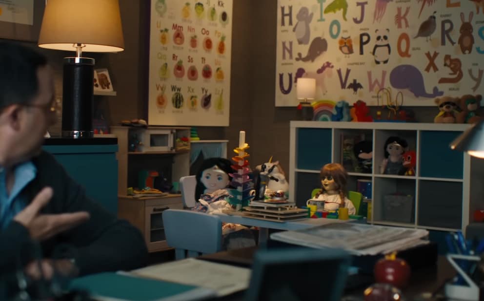 Anspielungen wie Puppe Annabell gibt es einige.
