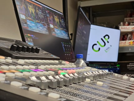 In der Produktion ist kurz vor Stream-Beginn alles bereit.