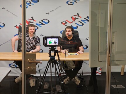 Chrigi und aRTycH kommentieren die Matches im Finale.