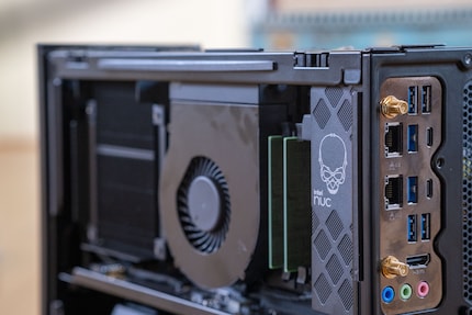 Jup, es ist ein NUC; steht zumindest auf der Computing-Einheit.