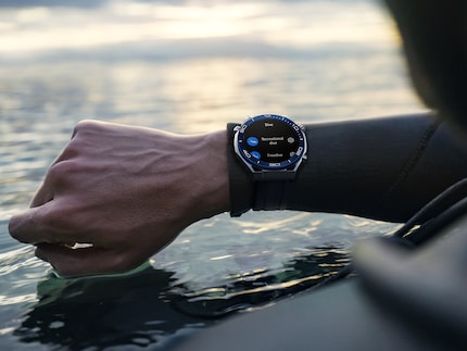  Die Huawei Watch Ultimate als Begleiterin beim Tauchen.