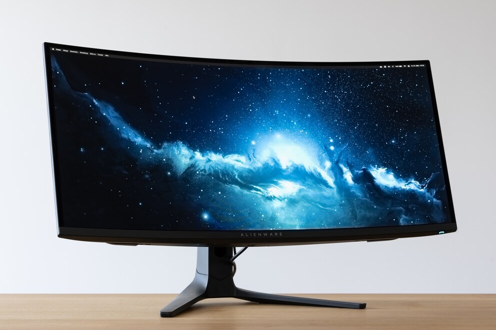 Das Design des Alienware-Bildschirms ist schlicht. Mir gefällt das.