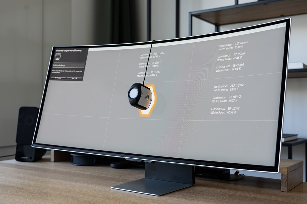 Besonders mein Exemplar des Samsung-Monitors ist extrem gleichmässig ausgeleuchtet.