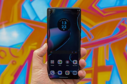 Grande display OLED con elevata frequenza di aggiornamento.