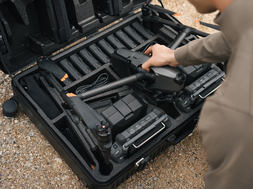 Passt nicht in einen Rucksack: Die DJI Inspire kommt mit einem massgeschneiderten Koffer.