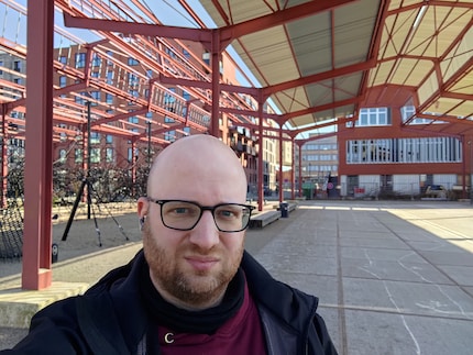 Chi ha fatto un fotomontaggio con la mia foto? Odio i selfie.