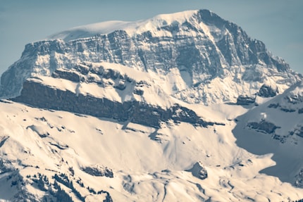Da oltre 50 chilometri di distanza con un obiettivo da 900 mm, la montagna non viene messa a fuoco.