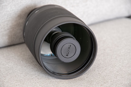 Gli anelli dovuti al bokeh derivano dall'apertura dell'obiettivo a specchio.